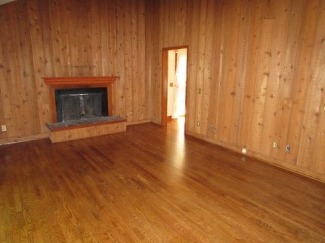 Building Photo - 105 Autumn Ln