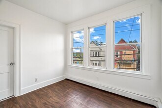 Building Photo - 643 Garfield Ave