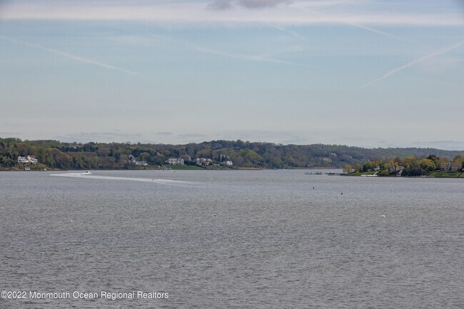 Foto del edificio - 28 Riverside Ave