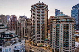 Building Photo - Discovery Pointe