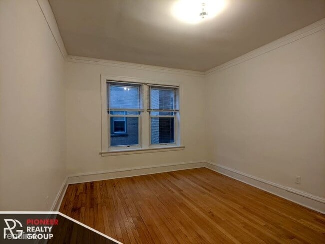 Building Photo - 1902 W Winnemac Ave