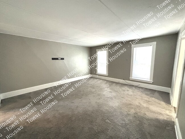 Building Photo - 321 Washburn St