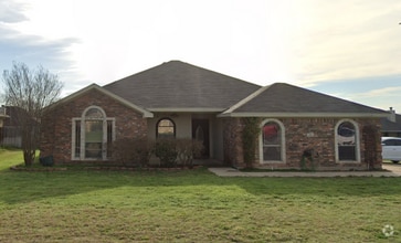 Building Photo - 300 Oak Ridge Dr