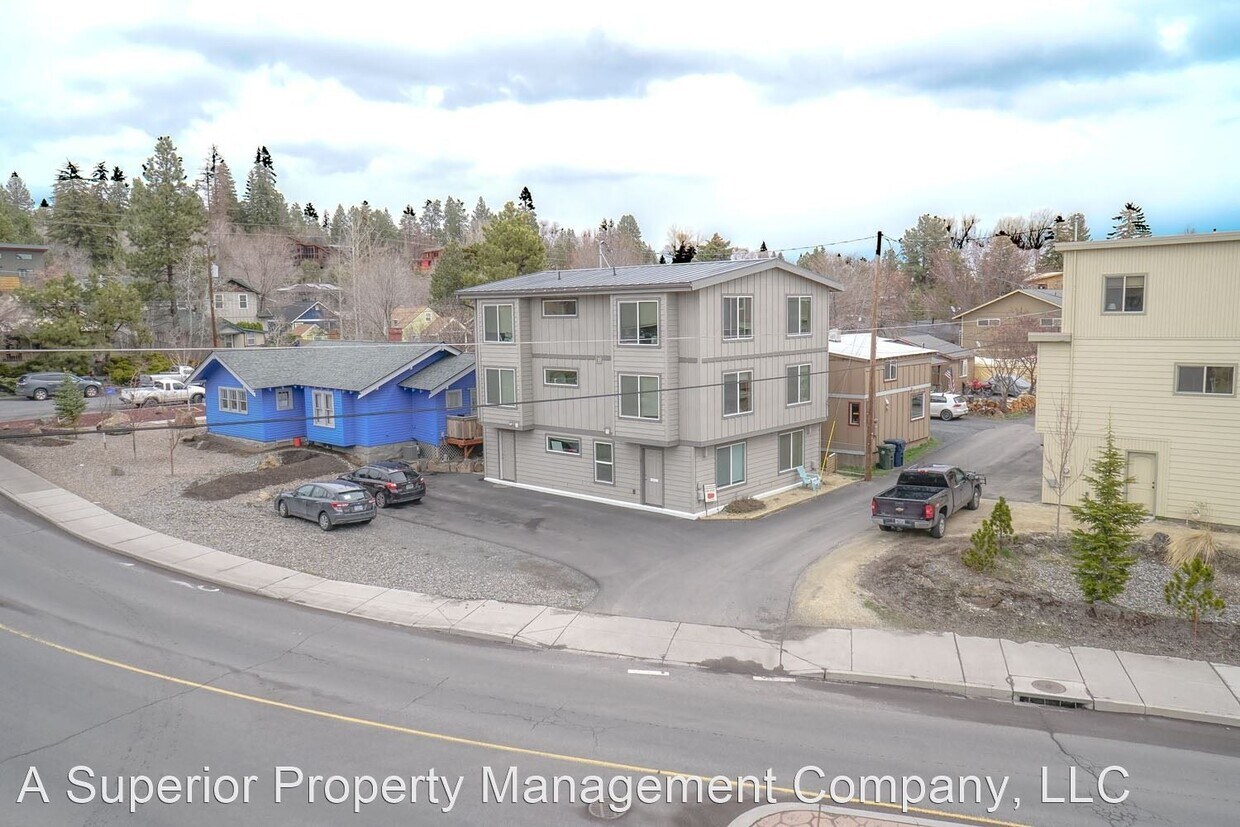 Primary Photo - 855 NW Ogden Ave