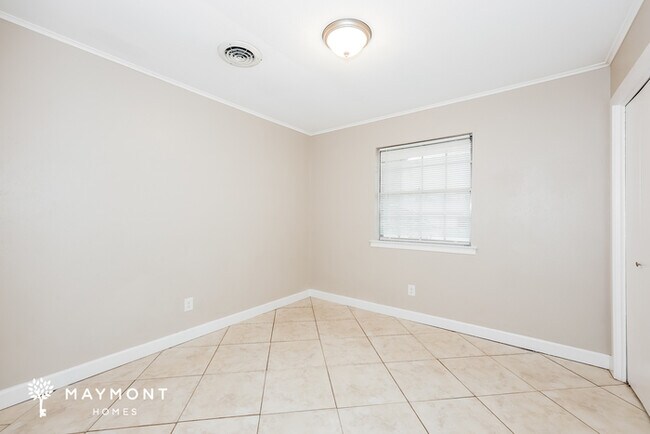 Foto del edificio - 7461 Meadowcrest Dr
