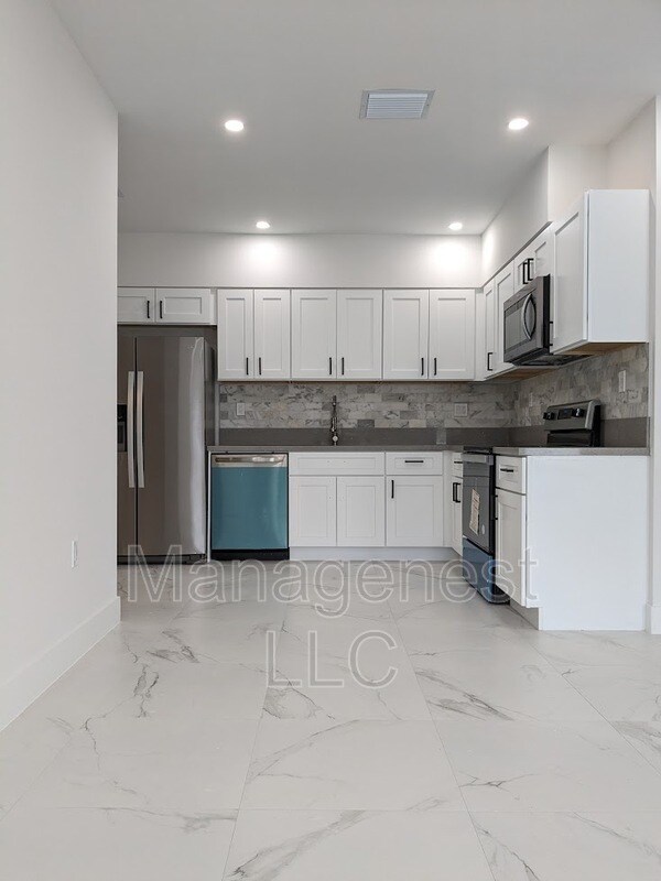 Building Photo - 1463 SW 29th Ave