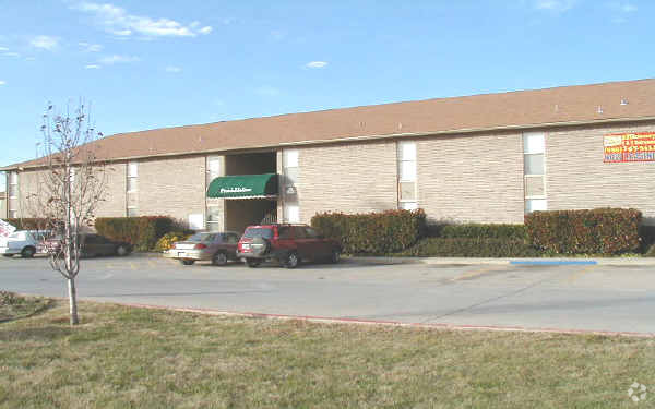 Building Photo - Prairie Hollow Apartments