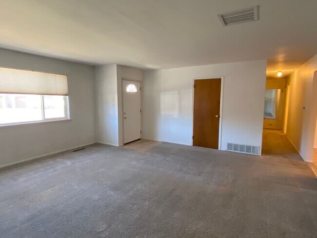 Foto del edificio - 1328 Woodmoor Ln