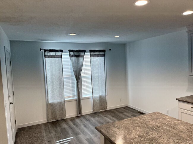 Foto del edificio - 5100 W Augusta Blvd