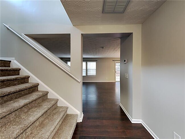 Building Photo - 336 Waterbury Way