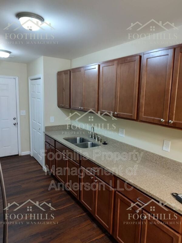Foto del edificio - 110 Townsley Ct