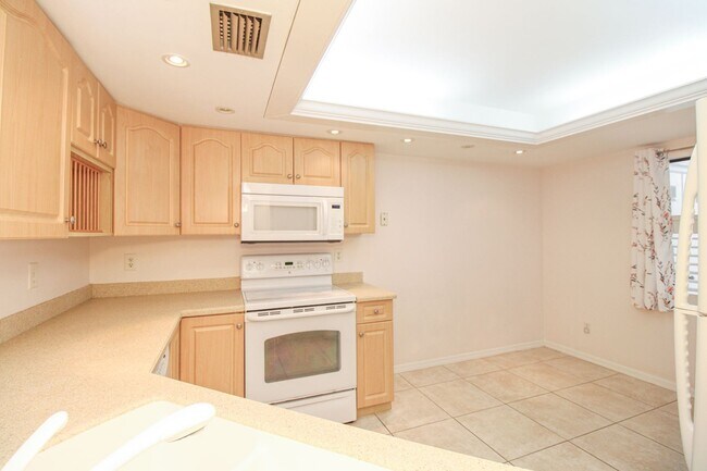 Foto del edificio - ** ANNUAL RENTAL***NORTH NAPLES ** 3/2 BAT...