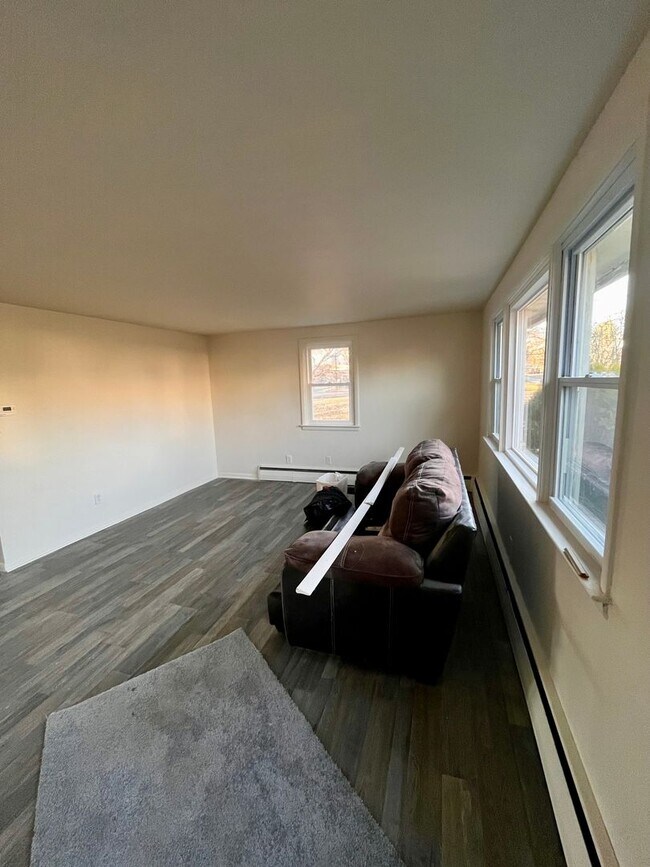 Foto del edificio - 4 Bed Single Family Home Available Now!