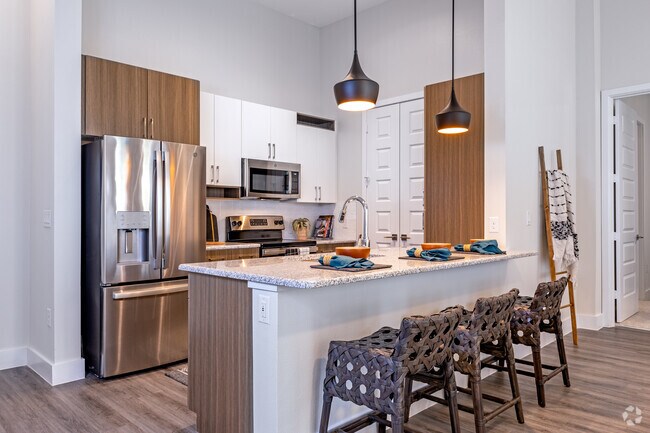 2HAB, 2BA - 1015SF (Tyler) - Cocina - The Truman Arlington Commons