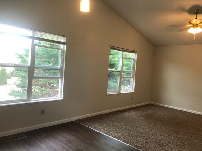 Building Photo - 5055 Victory Road