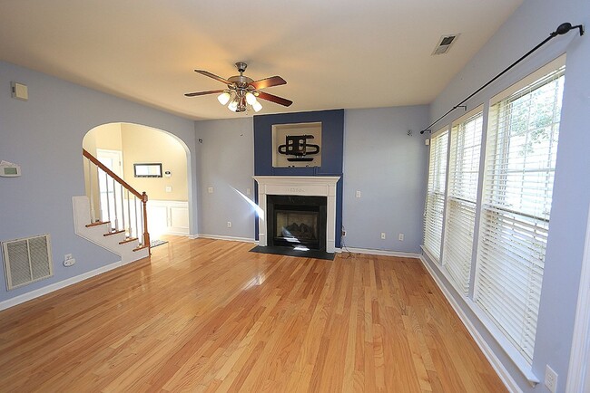 Building Photo - Upgraded 3 Bedroom Home in Desirable NW Ra...