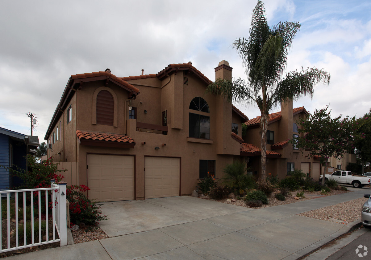 Primary Photo - 3770-3776 Pershing Ave