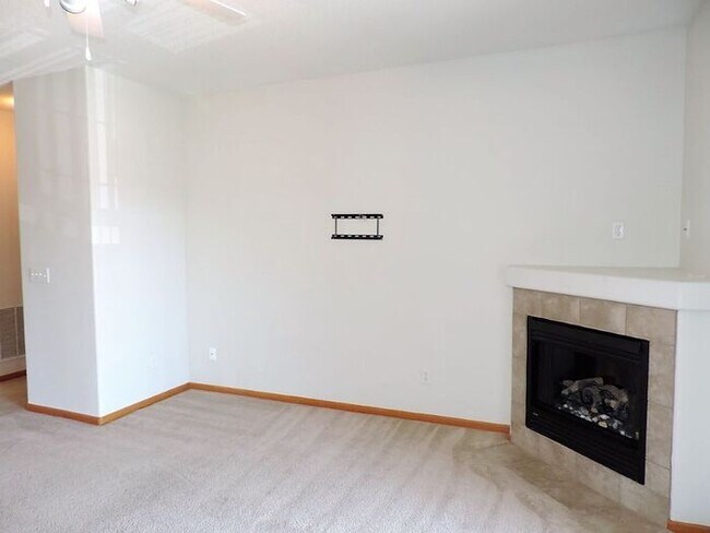 Building Photo - $1,300 | 2 Bedroom, 1 Bathroom Condo | Pet...