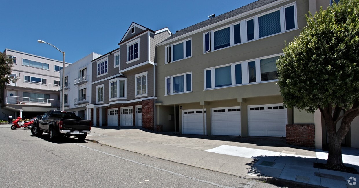 Building Photo - 67-71A Lupine Avenue