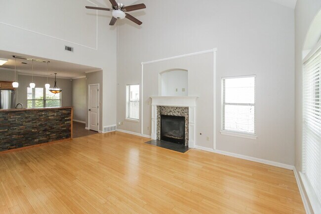 Foto del edificio - 450 Green Willow Cove