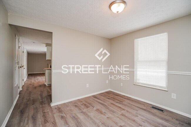 Building Photo - REDUCED! - $500 off first month’s rent if ...
