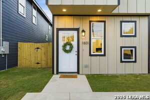 Building Photo - 1801 W Southcross Blvd