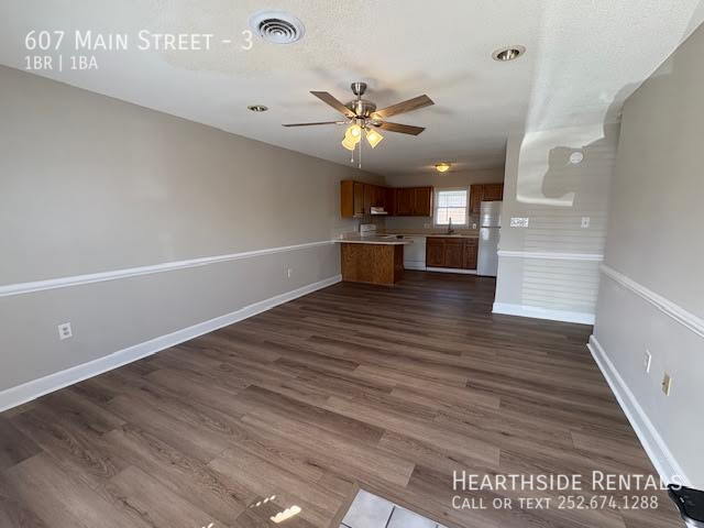 Foto del edificio - 607 E Main St