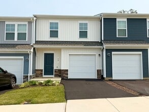 Building Photo - 60 Sophie Kathryn Dr