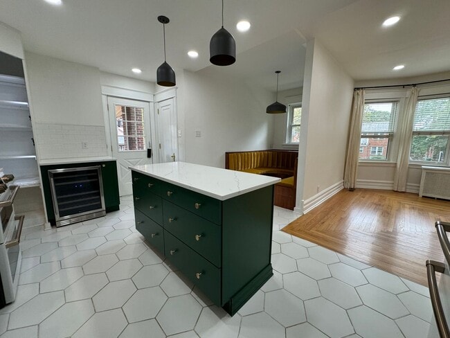 Building Photo - STUNNING FIVE BEDROOM WEST END HOME