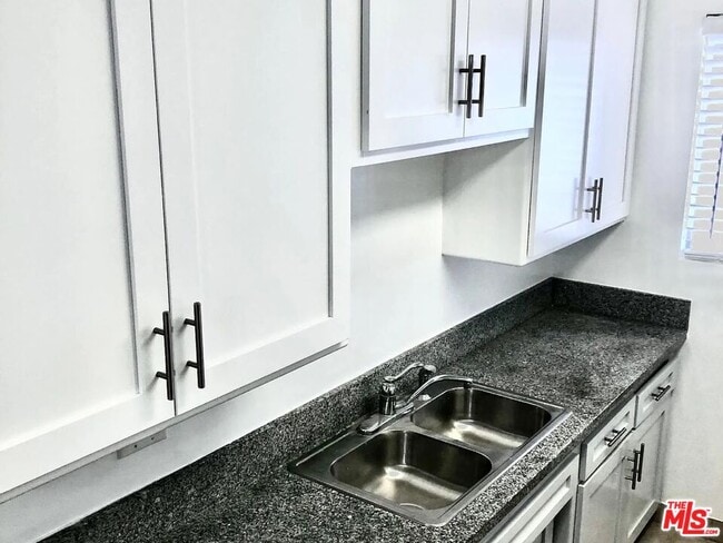 Foto del edificio - 1015 N Edinburgh Ave