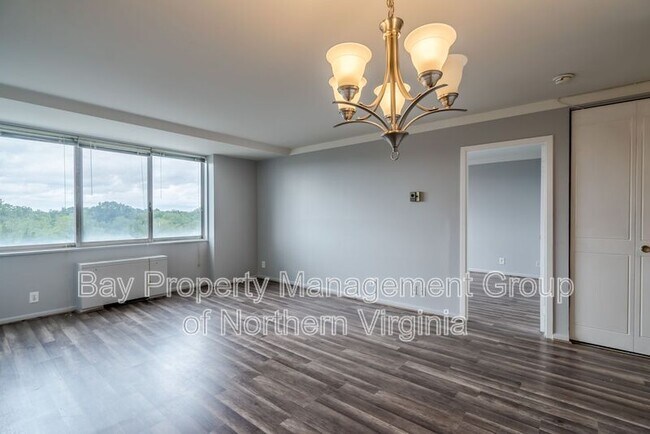 Building Photo - 301 Beauregard St