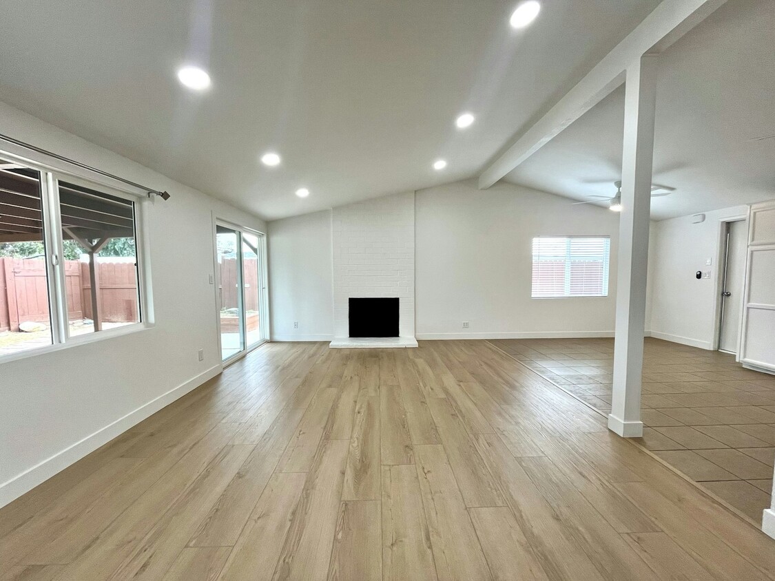 Foto principal - 2573 Raymell Dr