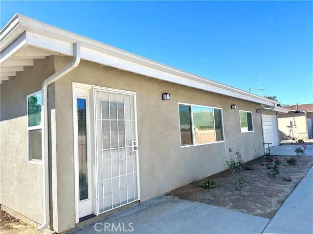 Foto del edificio - 14062 Carfax Ave