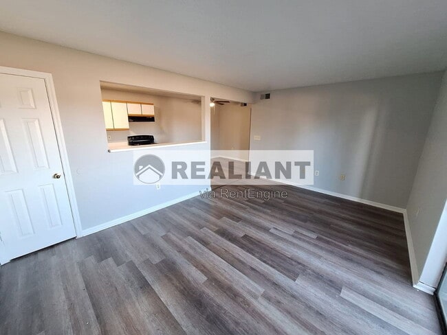 Building Photo - 904 Amhurst Dr