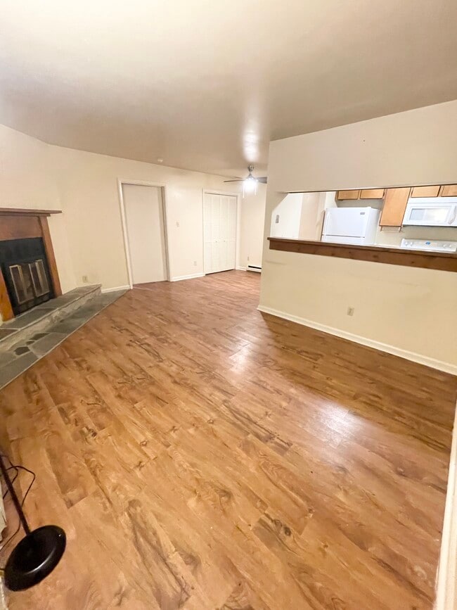 Living room - 200 Pilgrims Way Apartment