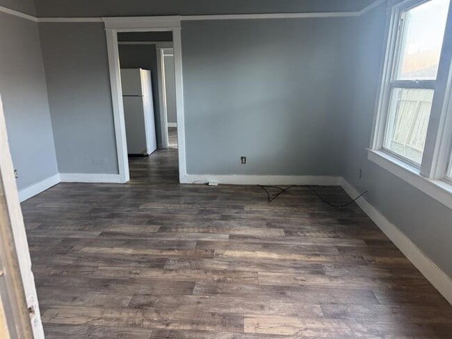 Building Photo - 333 W 9th St