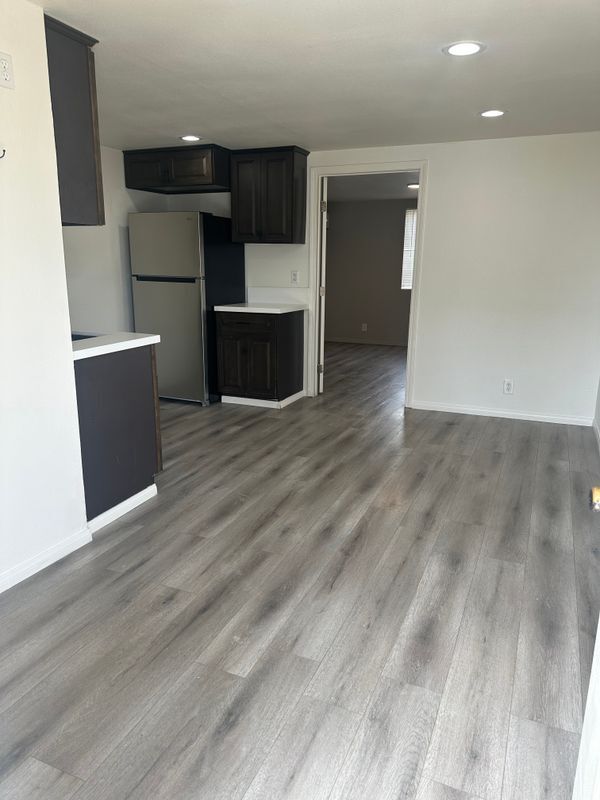 Foto del edificio - 931 E 6th St