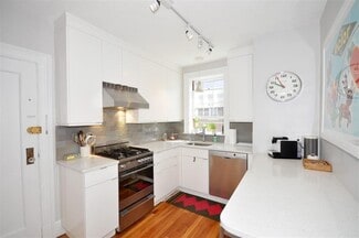 Building Photo - 76 Martin St