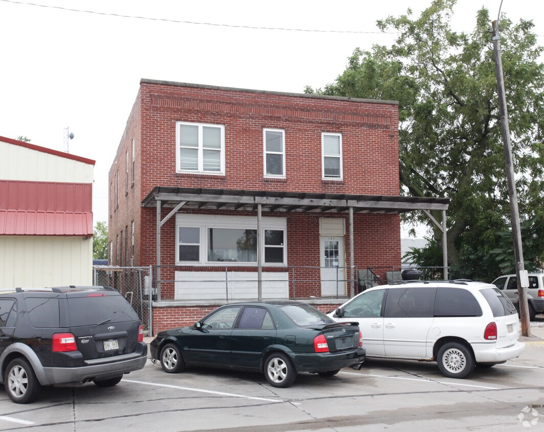 Building Photo - 105 E Front St