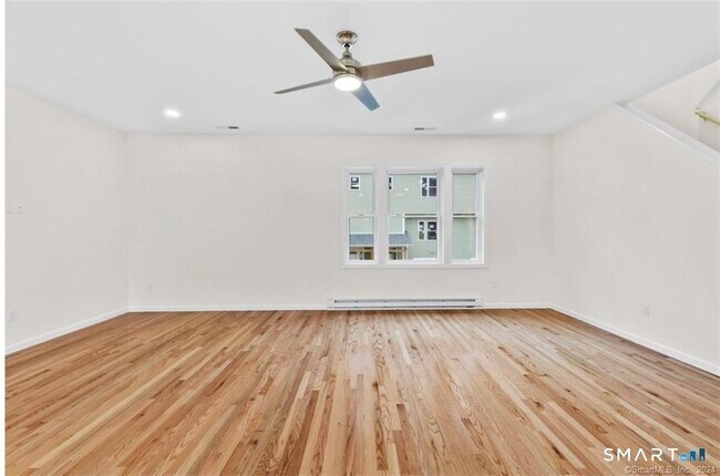 Foto del edificio - 455 Sherman Ave