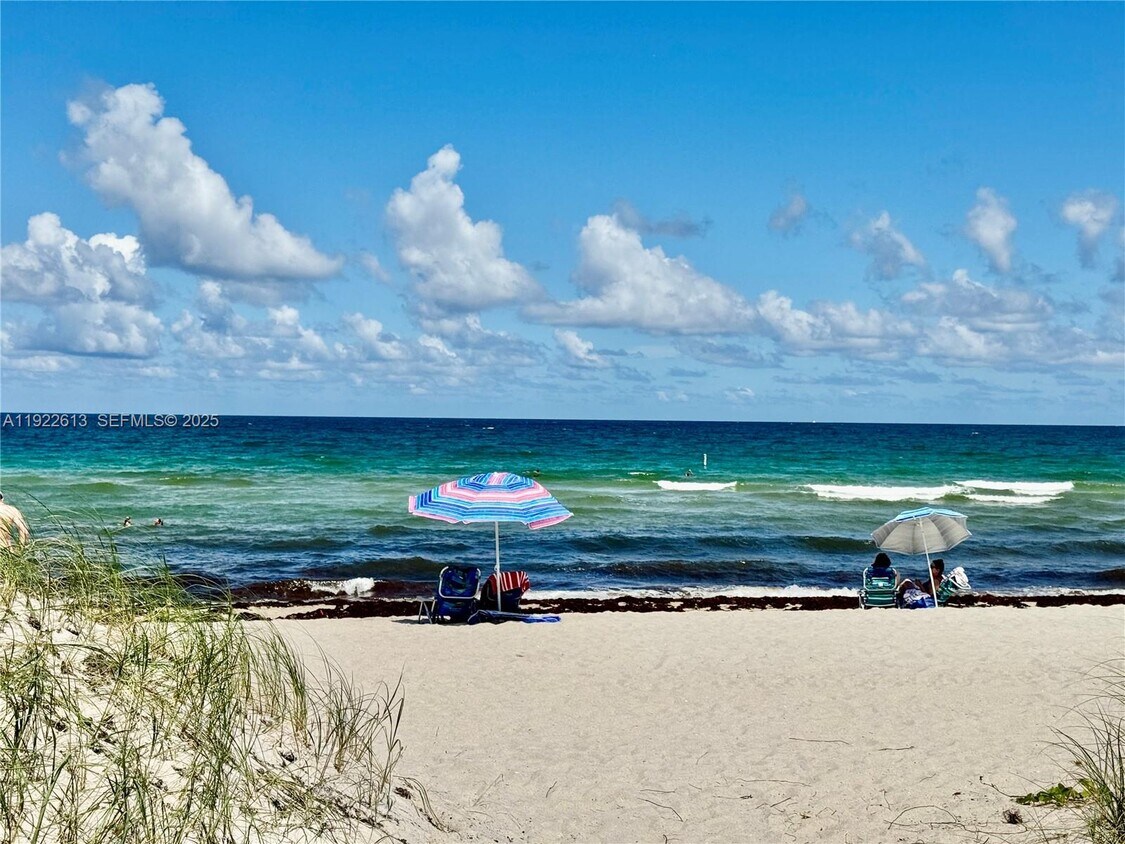 Foto principal - 8877 Collins Ave