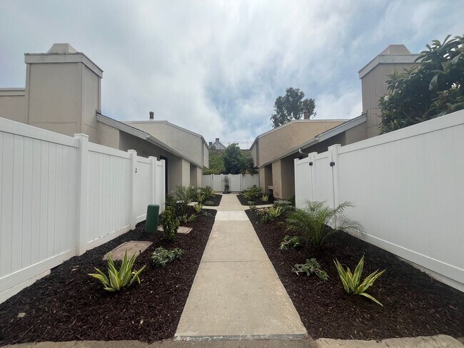 Foto del edificio - Upgraded, 2BD/2BA in Park Place: 1 Car Gar...