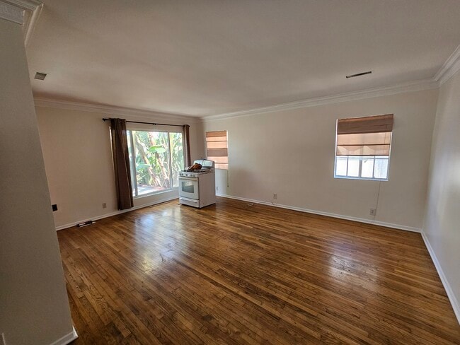 living room - 2754 Thurman Ave