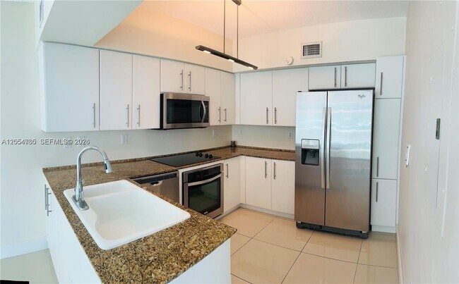 Foto del edificio - 3370 NE 190th St