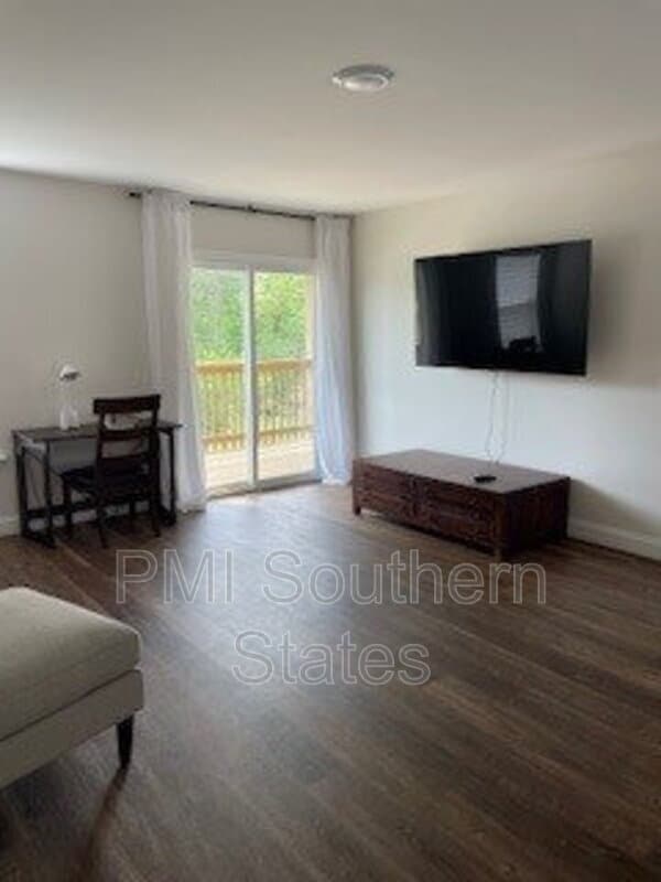 Foto del edificio - 401 Albus Dr