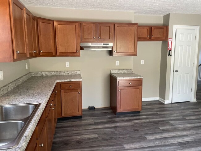 Building Photo - 1024 Golfview 4BR/2.5BA (Hamilton)
