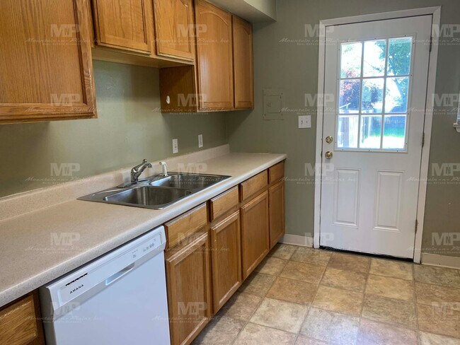 Foto del edificio - 1020 N Taft Hill Rd