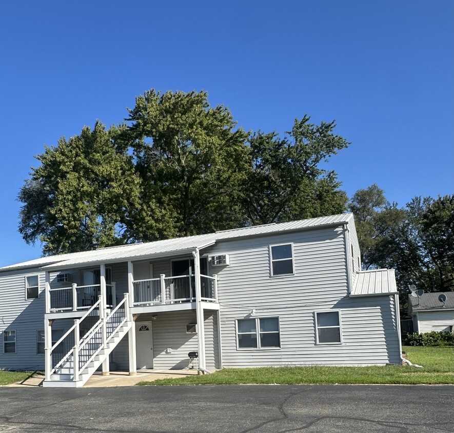 Primary Photo - 345 N Shabbona St