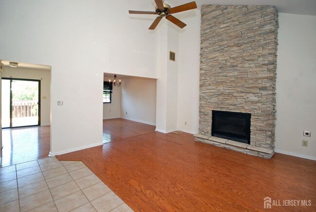 Foto del edificio - 1 Wellington Ct