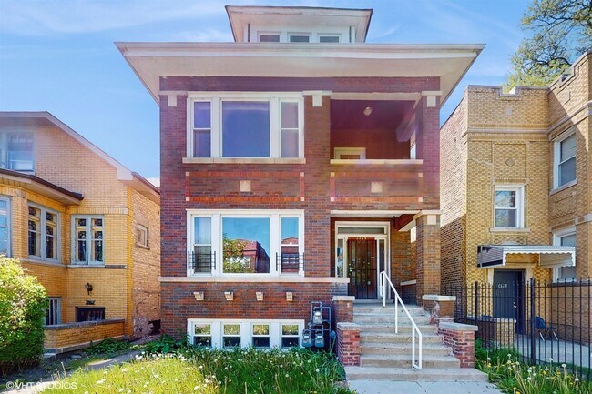 Foto del edificio - Modern 3BR – Spacious, Bright & Stylish (1...